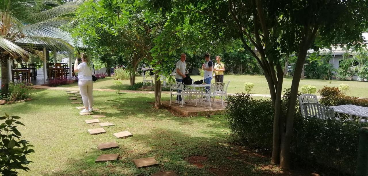 Rajarata Family Resort Anuradhapura Ngoại thất bức ảnh