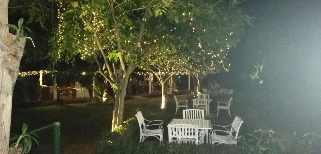 Rajarata Family Resort Anuradhapura Ngoại thất bức ảnh