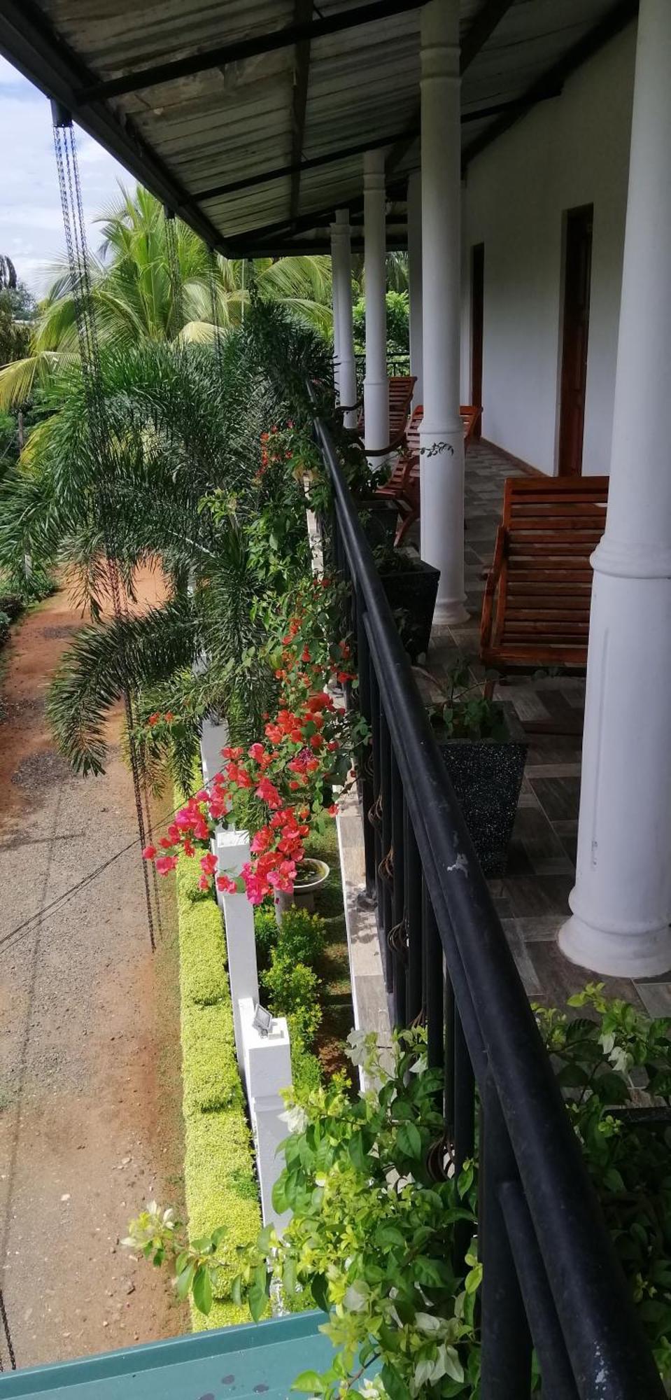 Rajarata Family Resort Anuradhapura Ngoại thất bức ảnh