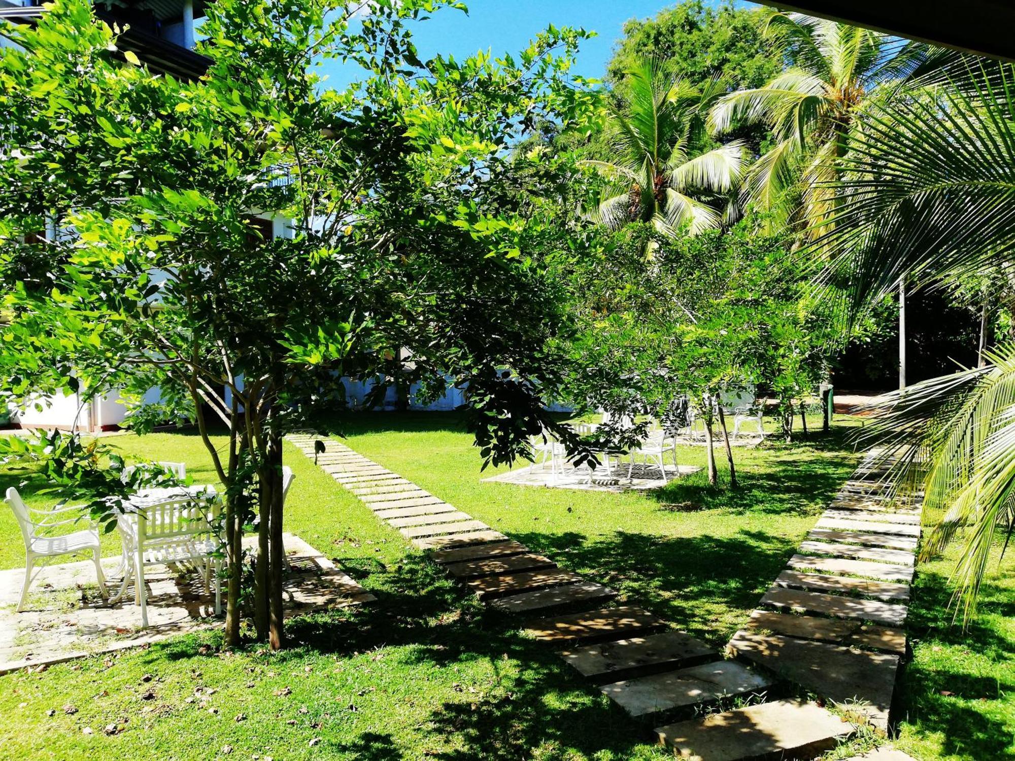 Rajarata Family Resort Anuradhapura Ngoại thất bức ảnh