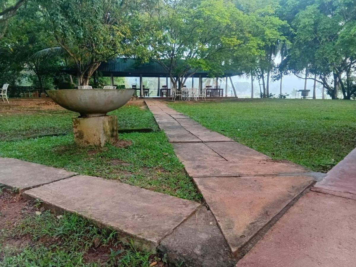 Rajarata Family Resort Anuradhapura Ngoại thất bức ảnh