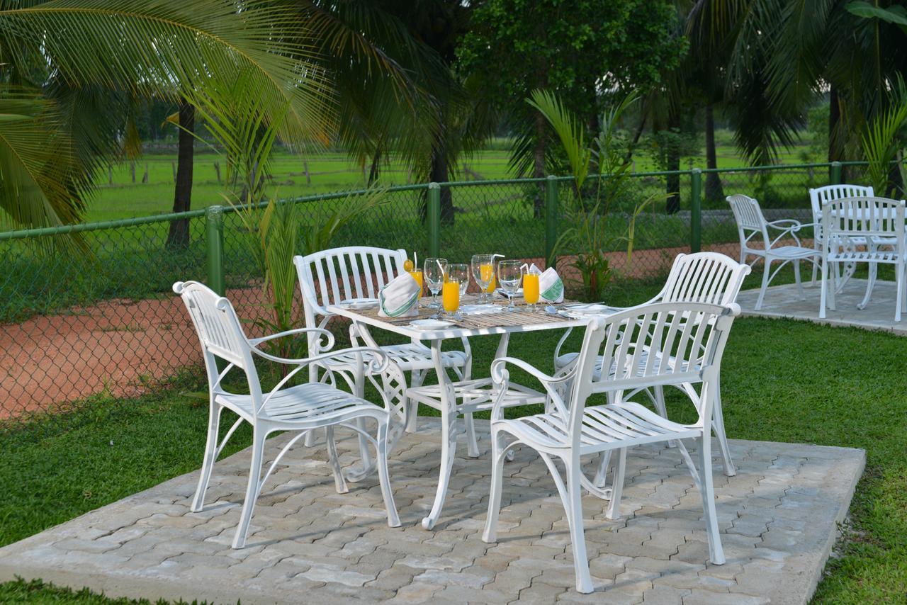 Rajarata Family Resort Anuradhapura Ngoại thất bức ảnh