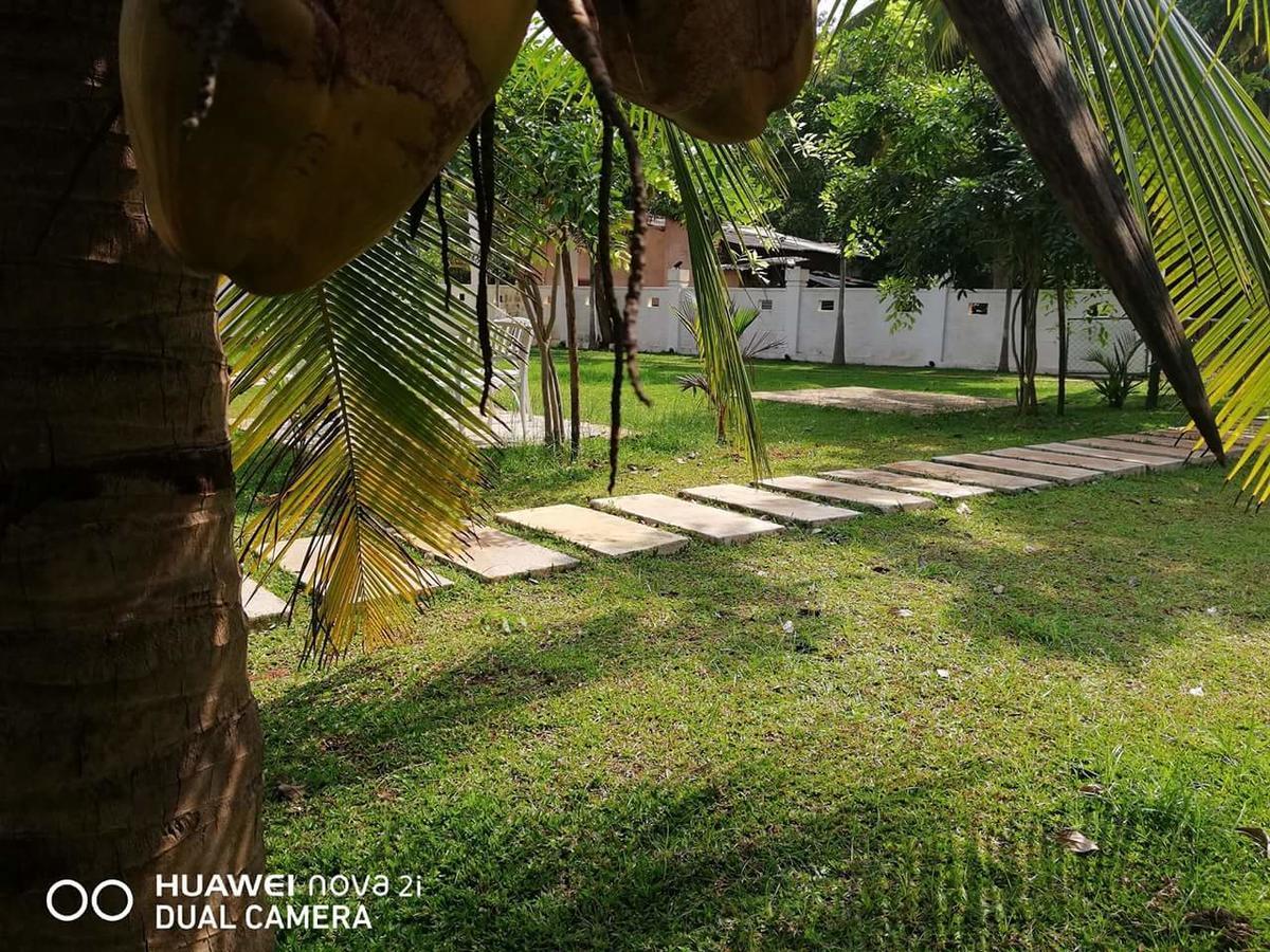 Rajarata Family Resort Anuradhapura Ngoại thất bức ảnh