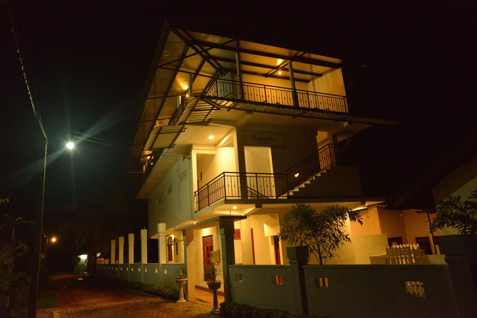 Rajarata Family Resort Anuradhapura Ngoại thất bức ảnh